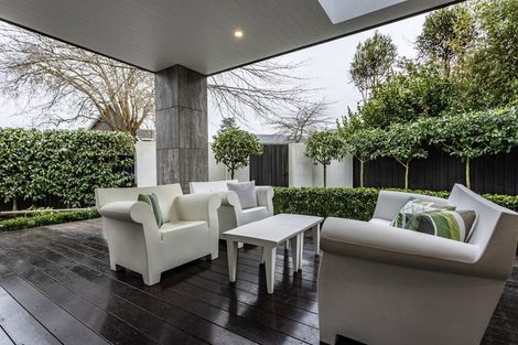 Photo of property in 2 Snowdon Road, Fendalton, Christchurch, 8052