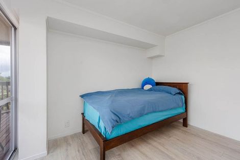 Photo of property in 24 Squirrel Lane, Browns Bay, Auckland, 0630