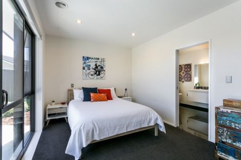 Photo of property in 5 Whakatomo Place, Havelock North, 4130