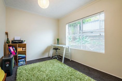 Photo of property in 2/70 Beresford Street, Bayswater, Auckland, 0622