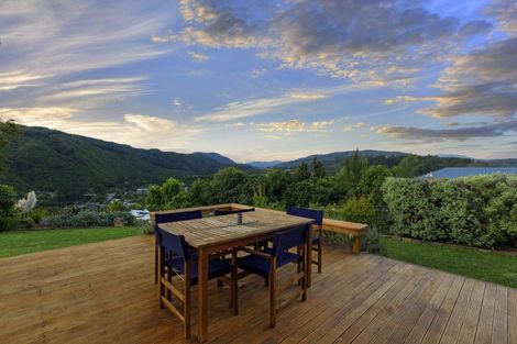 Photo of property in 85 Emerald Hill Drive, Birchville, Upper Hutt, 5018