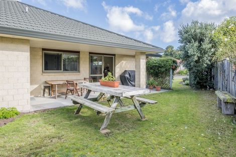 Photo of property in 23 Leanne Way, Waikanae Beach, Waikanae, 5036
