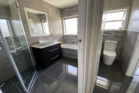 Photo of property in 53 Chatsworth Crescent, Pakuranga Heights, Auckland, 2010