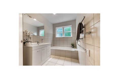 Photo of property in 628 Whangaparaoa Road, Stanmore Bay, Whangaparaoa, 0932