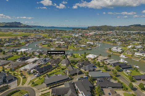 Photo of property in 18 Topping Place, Whitianga, 3510