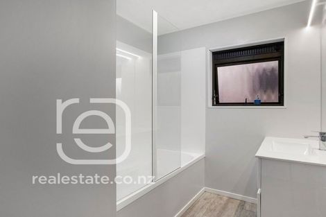 Photo of property in 2/10 Tulloch Place, Conifer Grove, Takanini, 2112