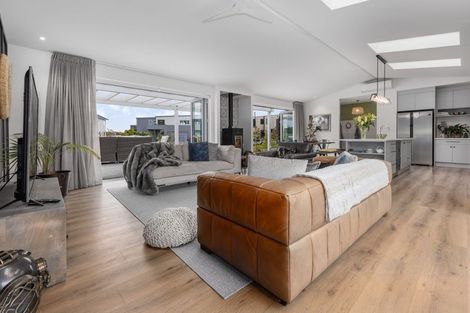 Photo of property in 6 Arapipi Way, Peka Peka, Waikanae, 5391