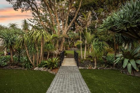 Photo of property in 47 Masterton Road, Rothesay Bay, Auckland, 0630