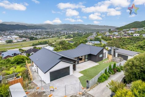 Photo of property in 9 Swain Grove, Riverstone Terraces, Upper Hutt, 5018