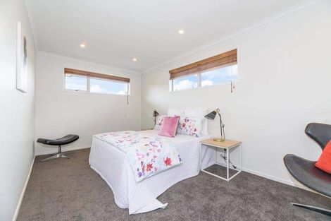 Photo of property in 595 Great South Road, Rosehill, Papakura, 2113