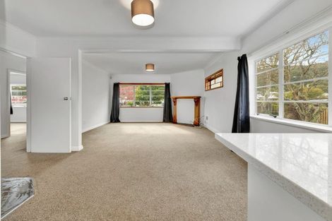Photo of property in 48 Stokes Valley Road, Stokes Valley, Lower Hutt, 5019
