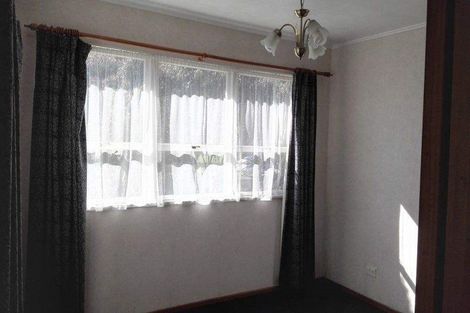 Photo of property in 77 Dale Crescent, Pakuranga, Auckland, 2010