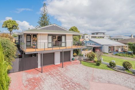 Photo of property in 27 Kiwi Esplanade, Mangere Bridge, Auckland, 2022