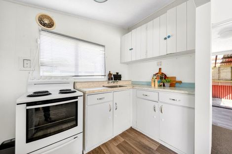 Photo of property in 1 Kempton Street, Greytown, 5712