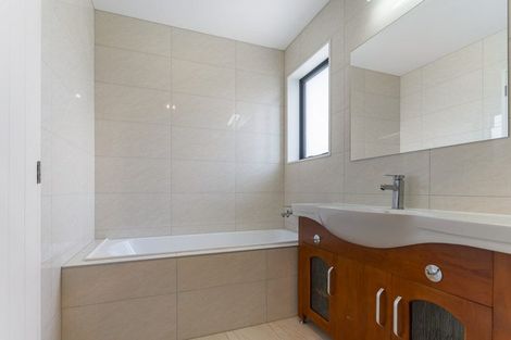 Photo of property in 34a Sovereign Place, Glenfield, Auckland, 0629