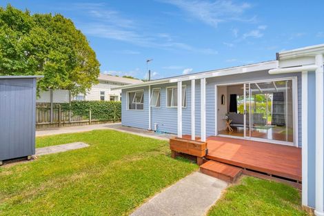 Photo of property in 23 Greenaway Road, Waikanae, 5036