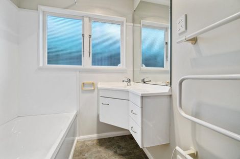 Photo of property in 75 Pahiatua Street, Hokowhitu, Palmerston North, 4410