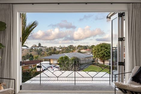 Photo of property in 33 Upland Street, Brookfield, Tauranga, 3110