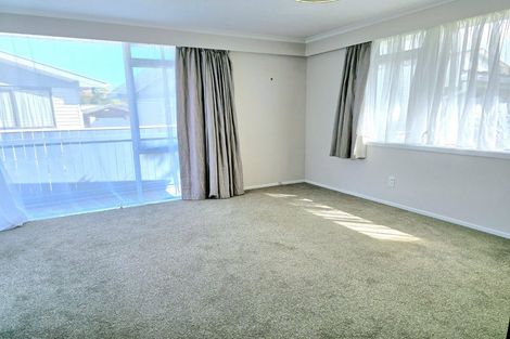 Photo of property in 5 Holyoake Crescent, Avalon, Lower Hutt, 5011