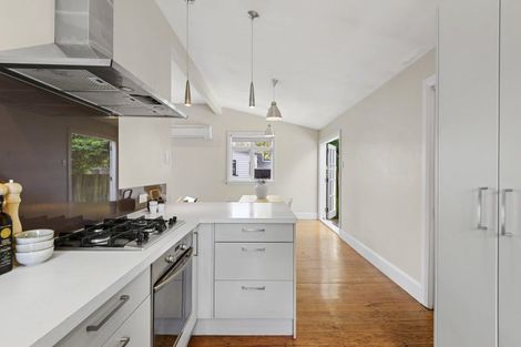 Photo of property in 124 Somerfield Street, Somerfield, Christchurch, 8024