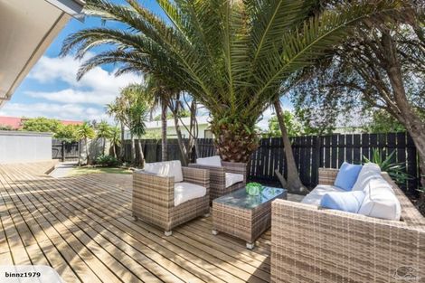 Photo of property in 2/10 Glennandrew Drive, Half Moon Bay, Auckland, 2012