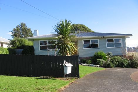 Photo of property in 126 Flanshaw Road, Te Atatu South, Auckland, 0610