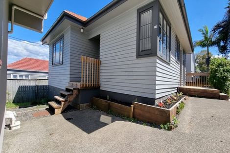 Photo of property in 2/18 Forrest Hill Road, Forrest Hill, Auckland, 0620