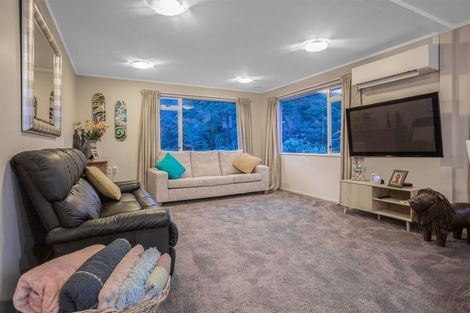 Photo of property in 63 The Drive, Tawa, Wellington, 5028