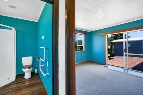 Photo of property in 32 Dieffenbach Street, Opunake, 4616