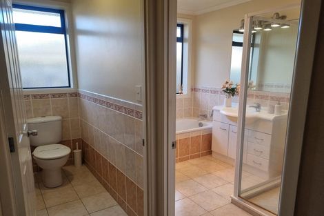 Photo of property in 24 Mt Lebanon Crescent, The Gardens, Auckland, 2105