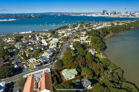 Photo of property in 118 Queen Street, Northcote Point, Auckland, 0627