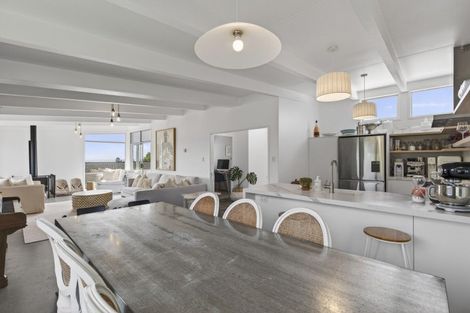 Photo of property in 25 Nevada Drive, Merrilands, New Plymouth, 4312