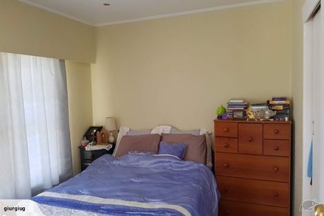 Photo of property in 1/10 Ayton Drive, Totara Vale, Auckland, 0629