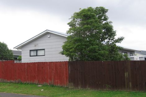 Photo of property in 1 Lacebark Court, Titirangi, Auckland, 0604