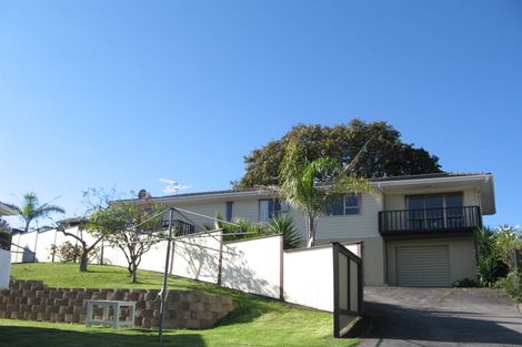 Photo of property in 2/37 Pickwick Parade, Mellons Bay, Auckland, 2014