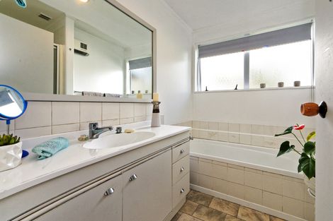 Photo of property in 2/38 Borich Road, Sunnyvale, Auckland, 0612