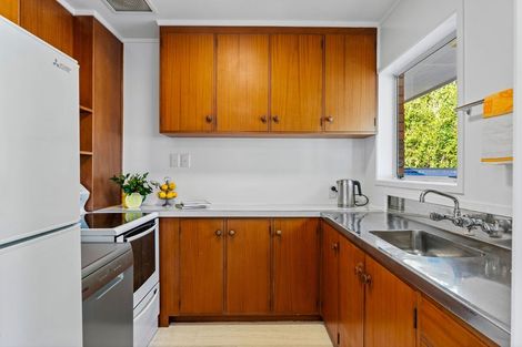 Photo of property in 2/63 Ocean View Road, Hillcrest, Auckland, 0627