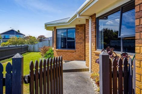 Photo of property in 18 Beech Place, Hawera, 4610