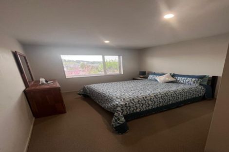 Photo of property in 10 Chard Place, Flat Bush, Auckland, 2016