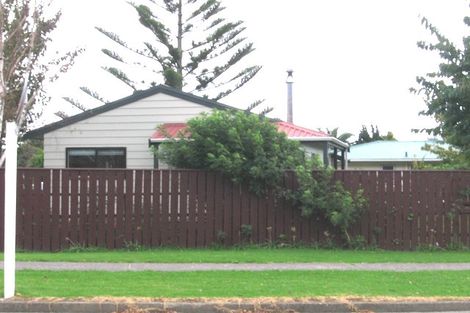 Photo of property in 76a Elizabeth Street, Waikanae, 5036