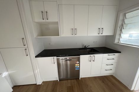 Photo of property in 6 Brighton Terrace, Murrays Bay, Auckland, 0630