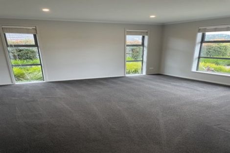 Photo of property in 5 Larmer Drive, Kumeu, 0810