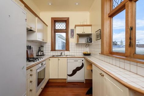 Photo of property in 17 Freyberg Street, Lyall Bay, Wellington, 6022