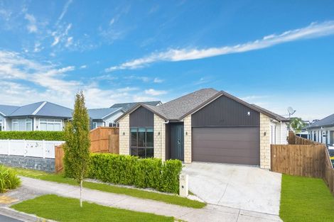 Photo of property in 102 Twin Parks Rise, Papakura, 2110