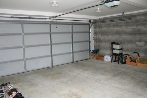 Photo of property in 16b Woodall Place, Totara Vale, Auckland, 0627