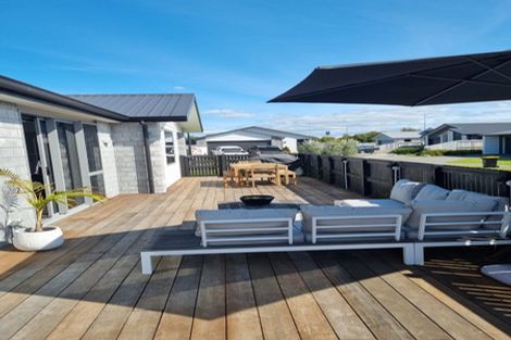 Photo of property in 37 Franks Way, Papamoa Beach, Papamoa, 3118