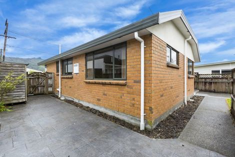 Photo of property in 6 Kowhai Avenue, Ebdentown, Upper Hutt, 5018