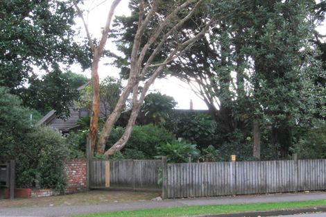 Photo of property in 18 Walton Avenue, Waikanae, 5036