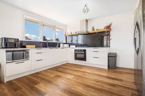 Photo of property in 15 Hockin Place, Fairfield, Hamilton, 3214