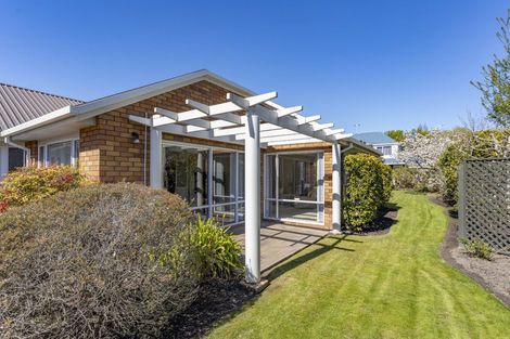 Photo of property in 4 Wardour Mews, Avonhead, Christchurch, 8042